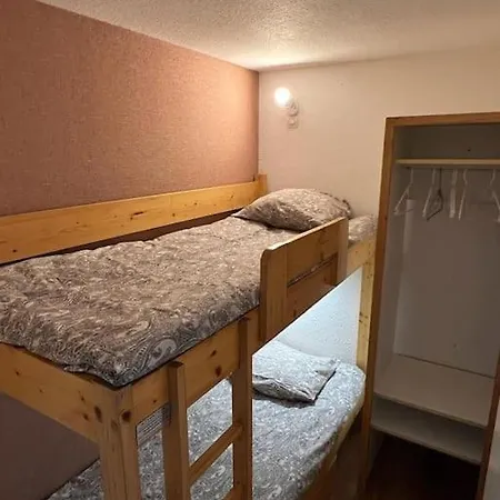 Le V - 2 Bedrooms Flat In The Middle Of Apartment *