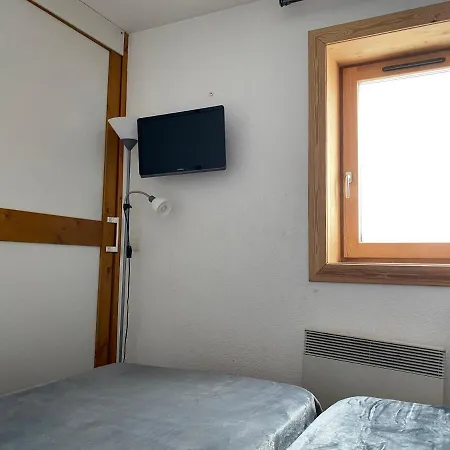 Le V - 2 Bedrooms Flat In The Middle Of Apartment *